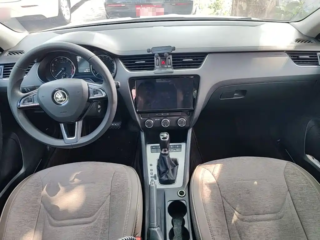 Skoda Octavia — фото 10