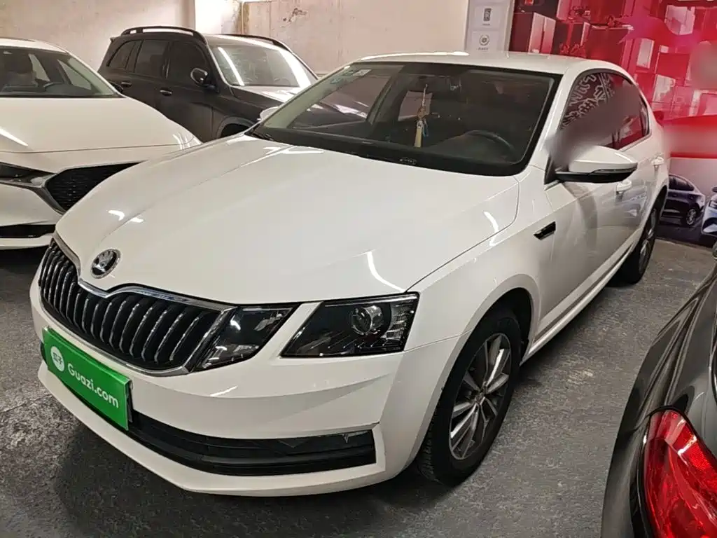 Skoda Octavia — фото 2