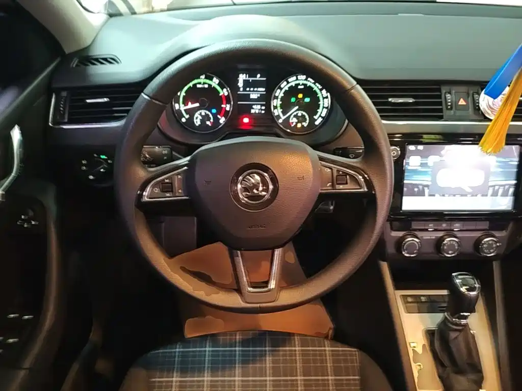 Skoda Octavia — фото 11
