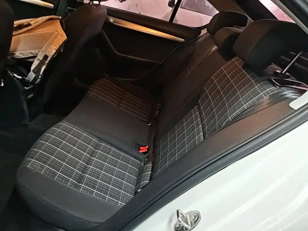 Skoda Octavia — фото 17