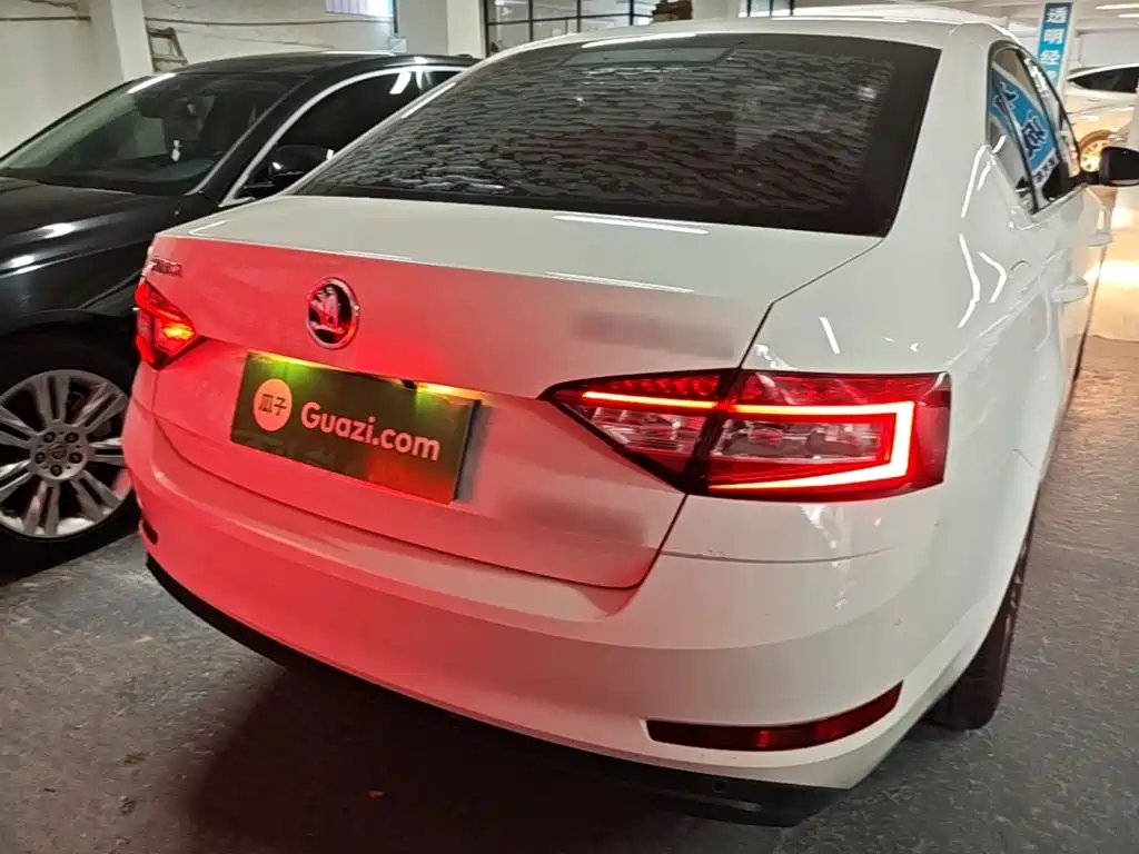 Skoda Octavia — фото 6