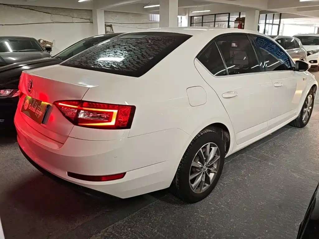 Skoda Octavia — фото 7