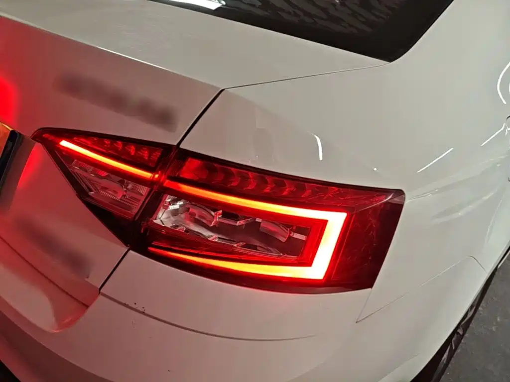 Skoda Octavia — фото 8