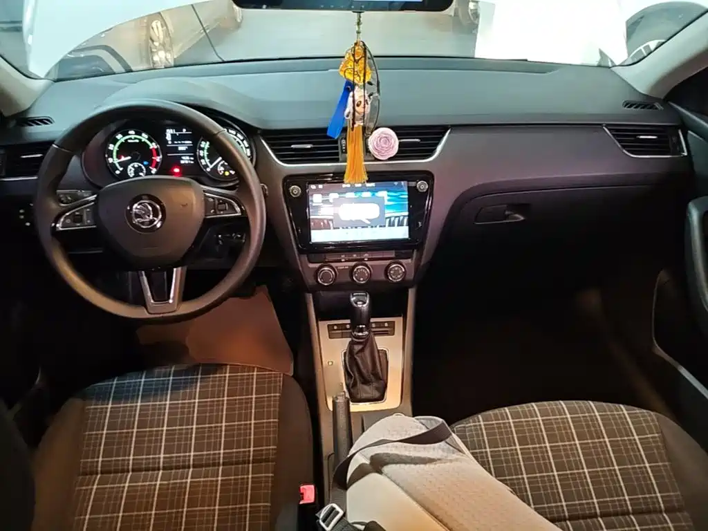 Skoda Octavia — фото 10