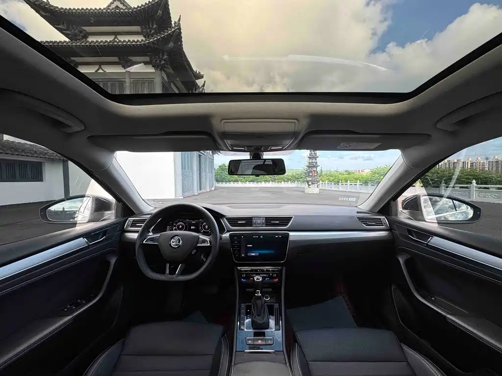 Skoda Superb — фото 17