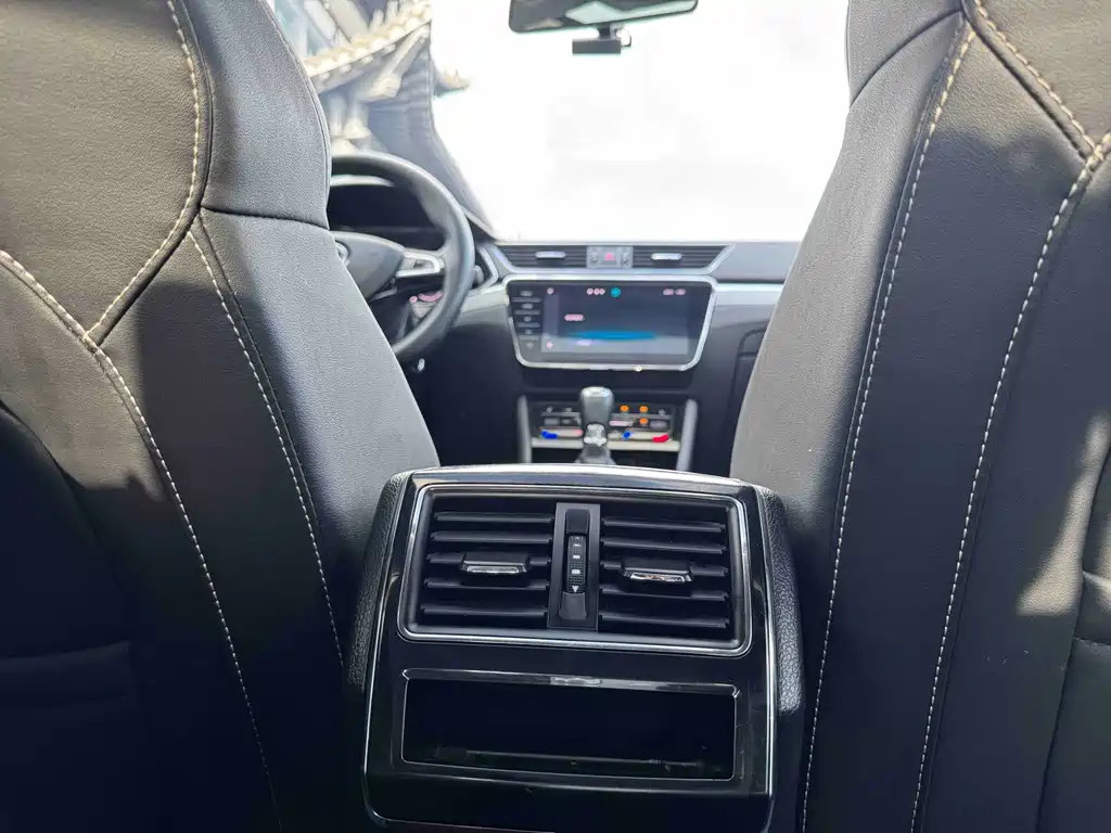 Skoda Superb — фото 18