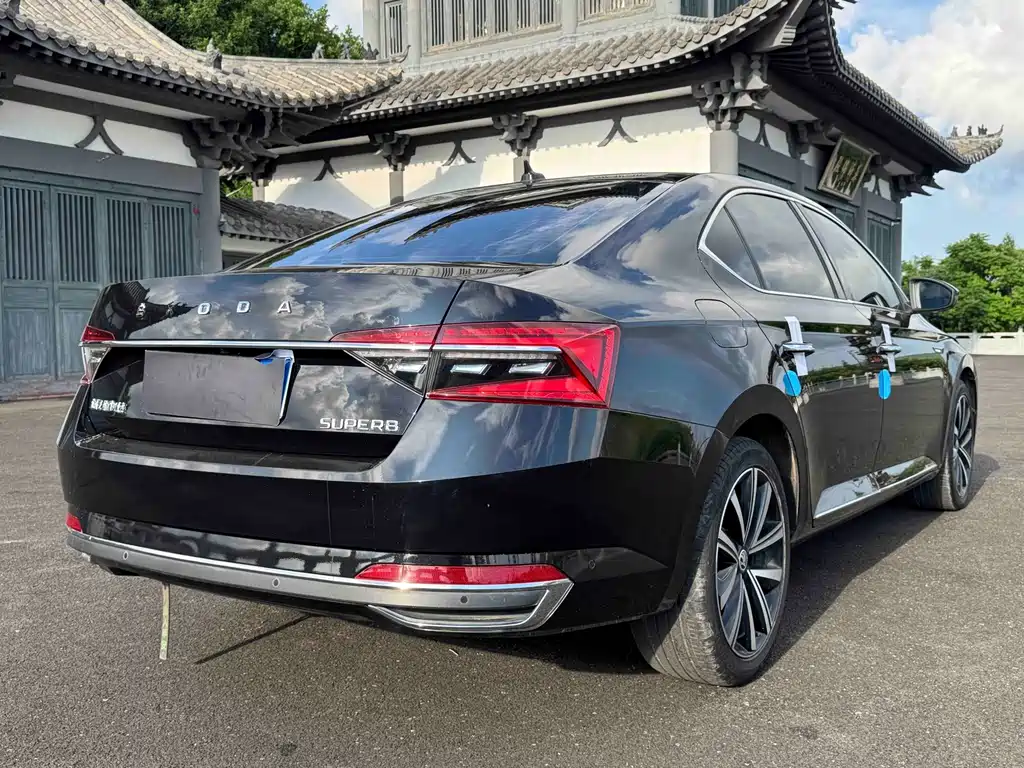Skoda Superb — фото 6