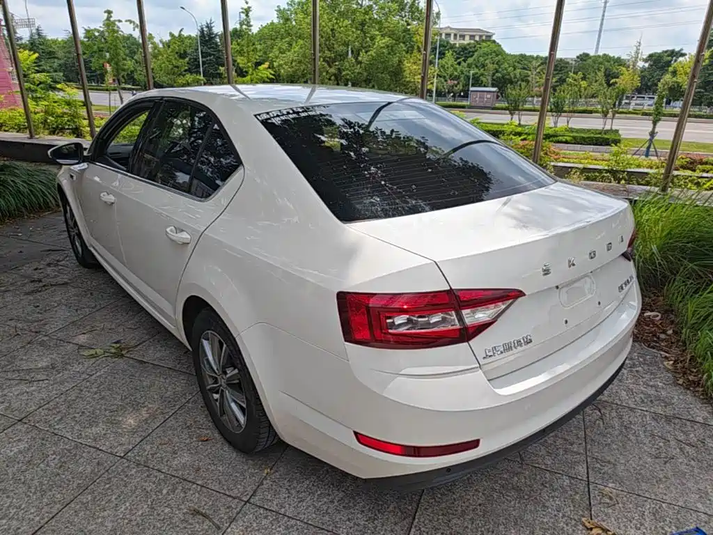 Skoda Octavia — фото 5