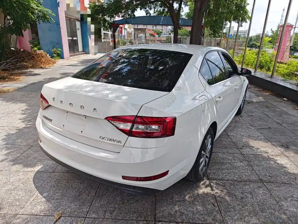 Skoda Octavia — фото 7
