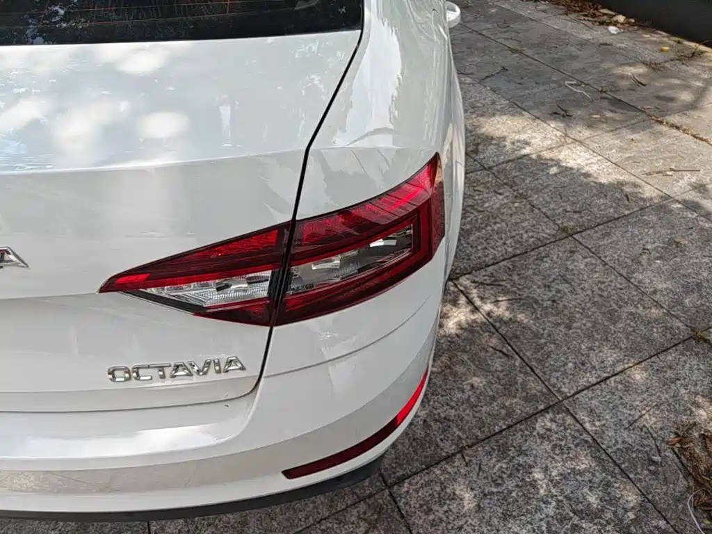 Skoda Octavia — фото 8