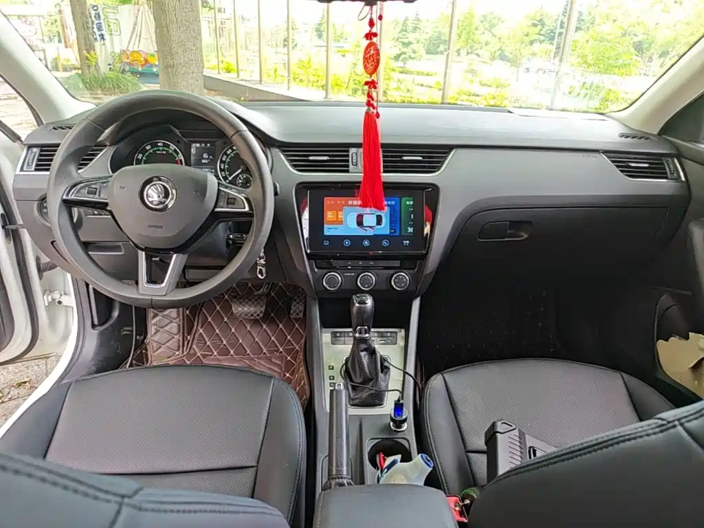 Skoda Octavia — фото 10