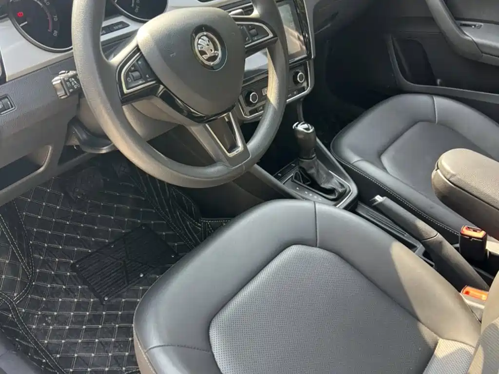 Skoda Rapid — фото 13