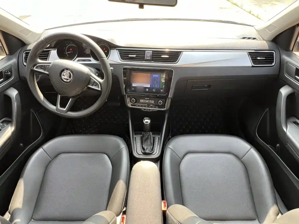 Skoda Rapid — фото 14