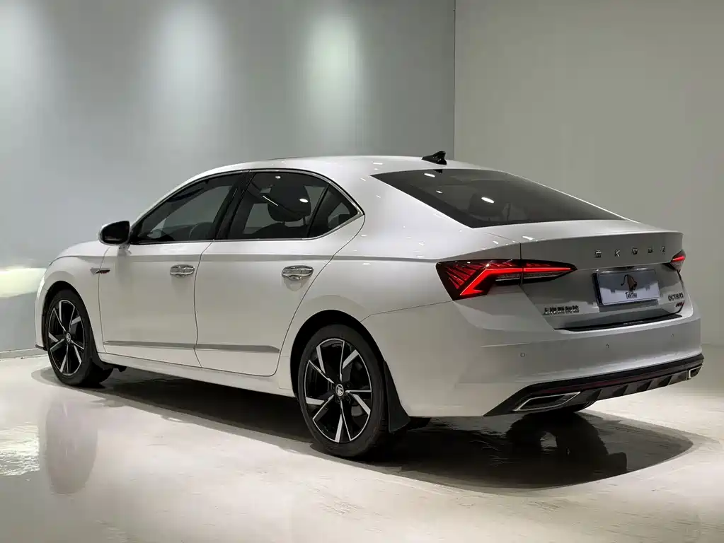 Skoda Octavia — фото 4
