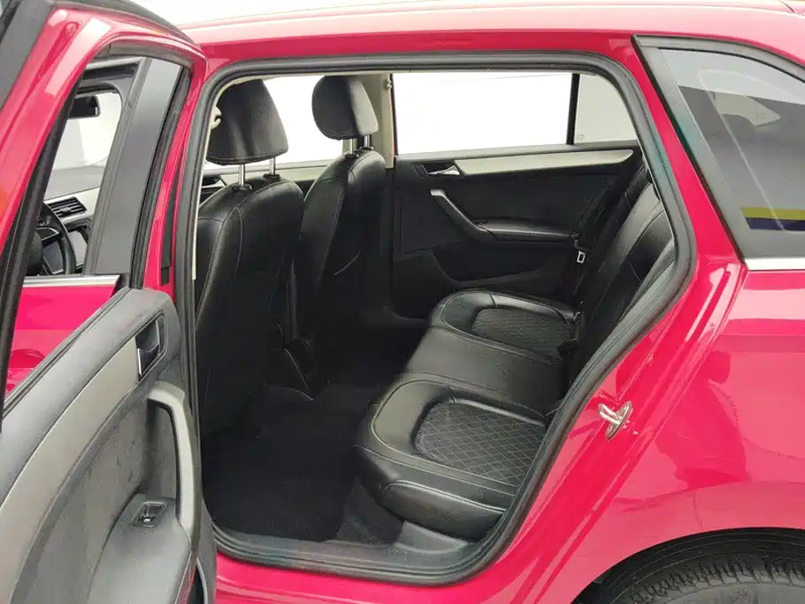 Skoda Rapid Spaceback — фото 11