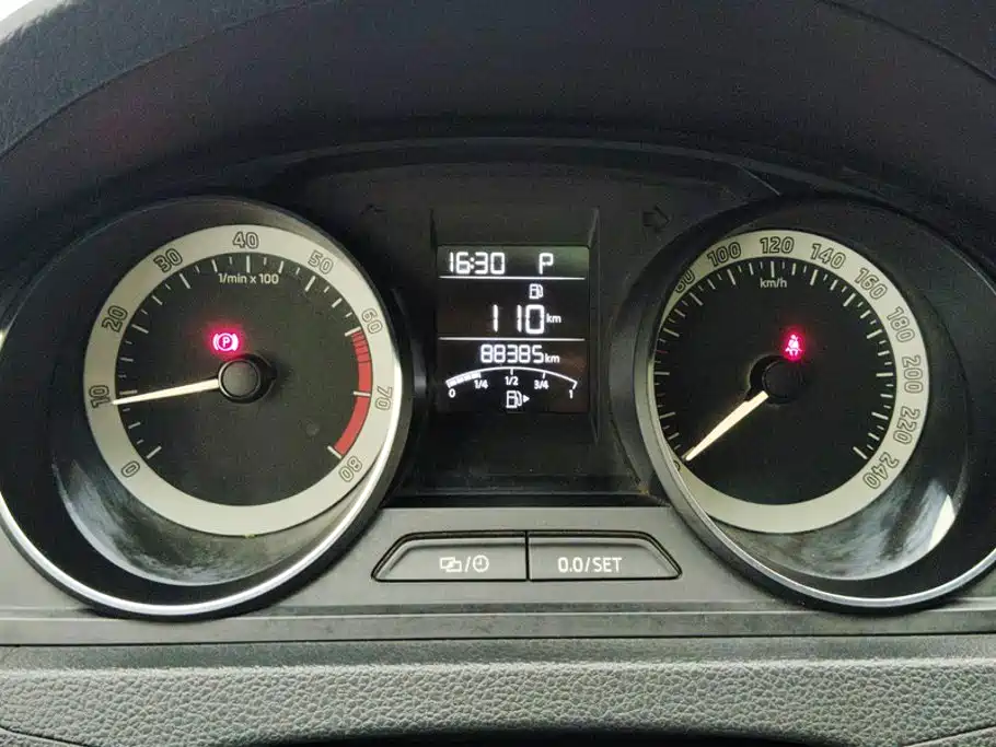 Skoda Rapid Spaceback — фото 14