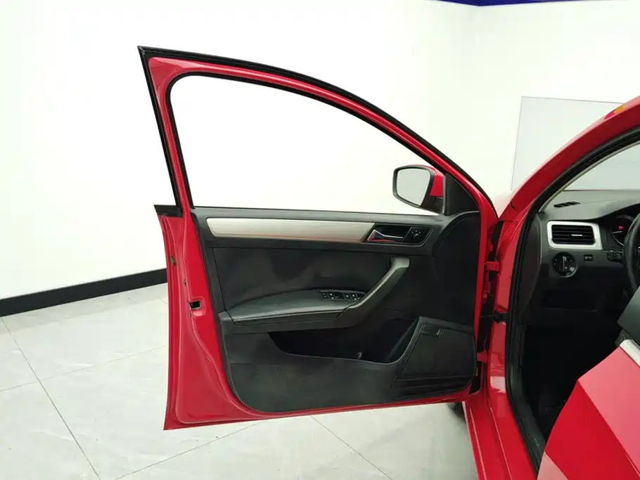 Skoda Rapid Spaceback — фото 7