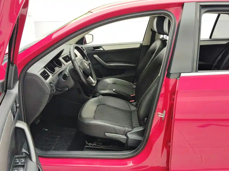 Skoda Rapid Spaceback — фото 9
