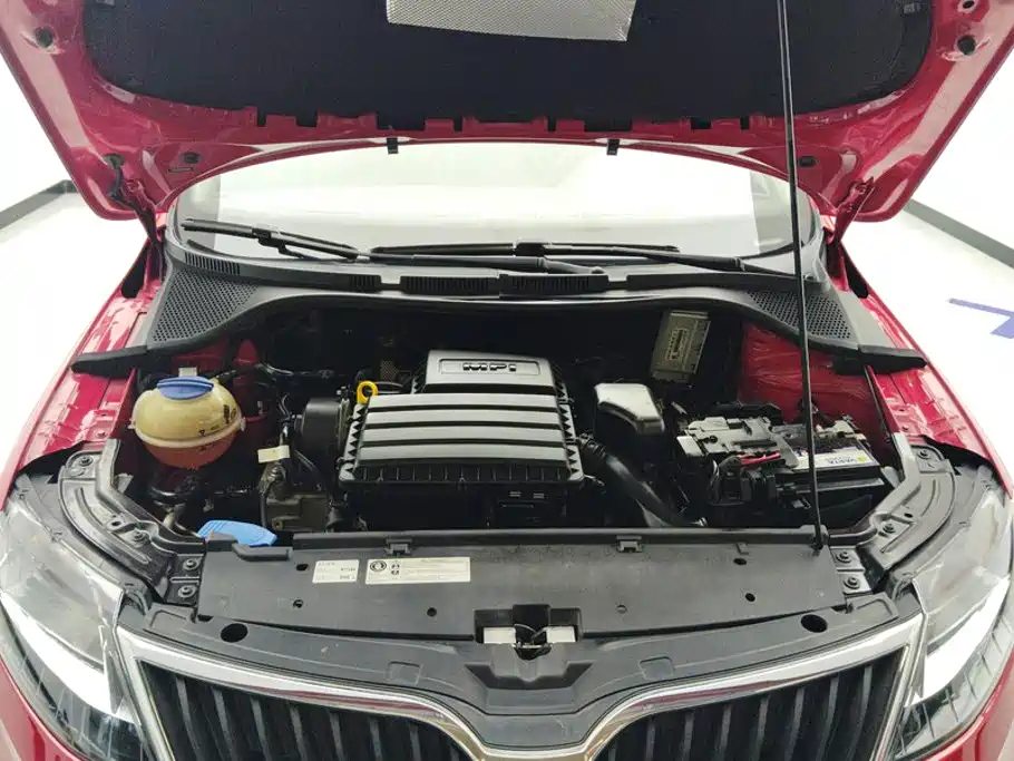 Skoda Rapid Spaceback — фото 10