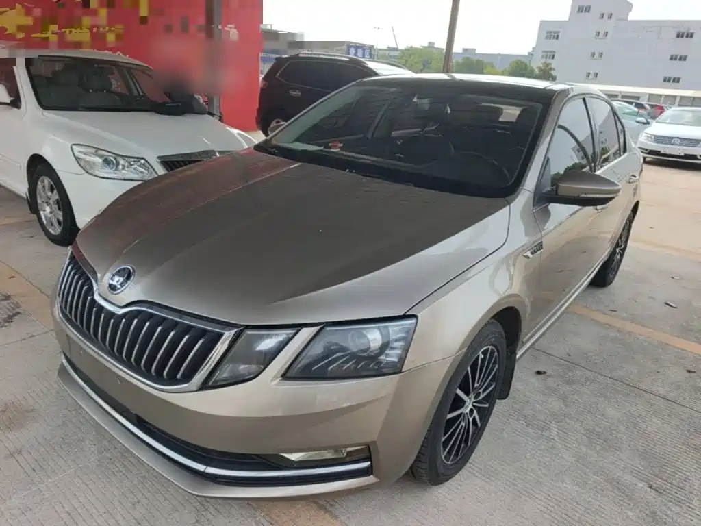 Skoda Octavia — фото 2