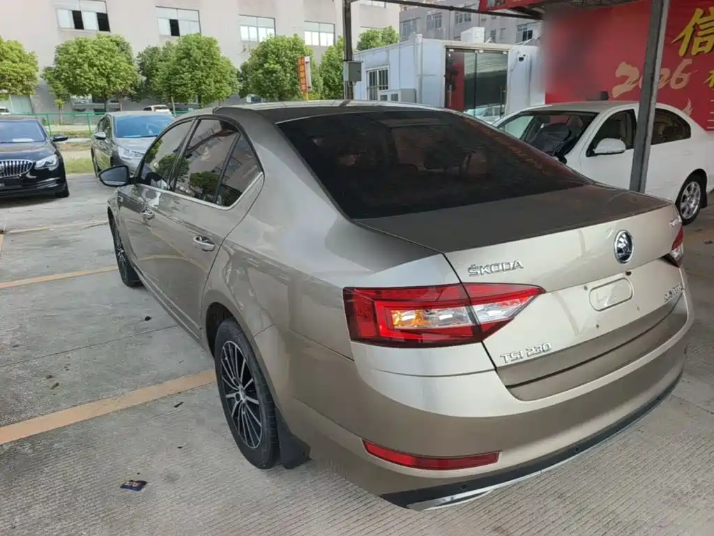 Skoda Octavia — фото 5