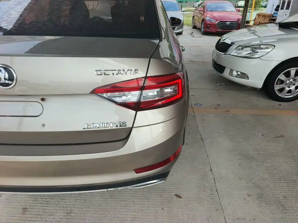 Skoda Octavia — фото 8