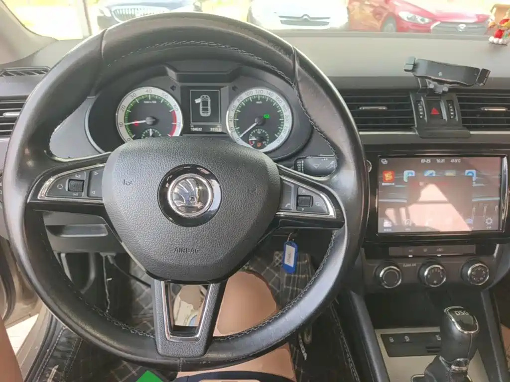 Skoda Octavia — фото 10