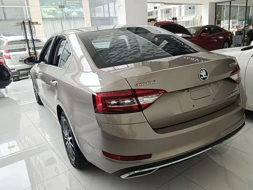 Skoda Octavia — фото 5