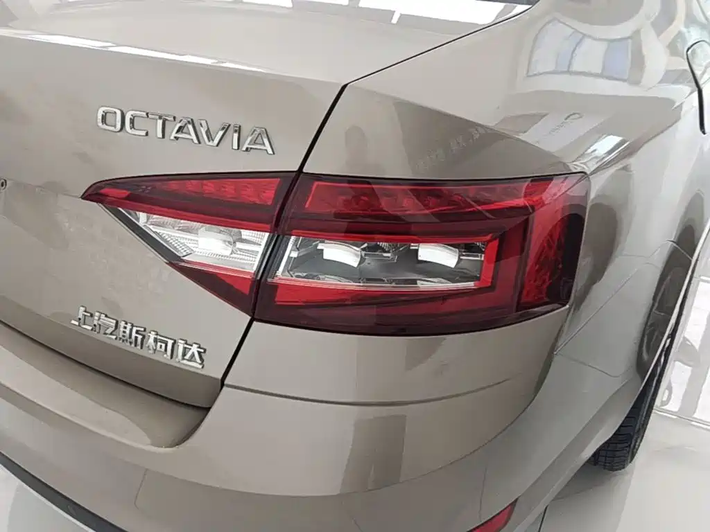 Skoda Octavia — фото 8