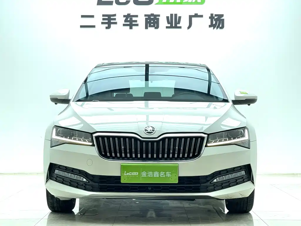 Skoda Superb — фото 2