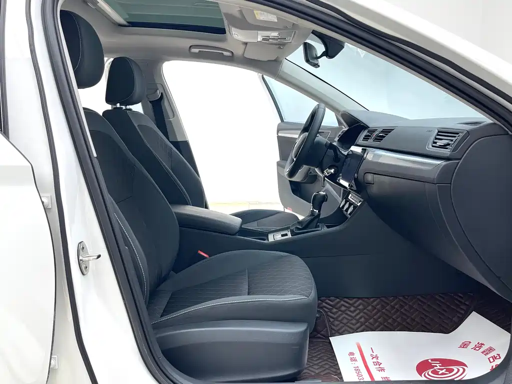 Skoda Superb — фото 11