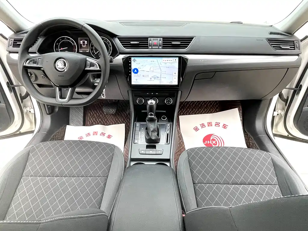 Skoda Superb — фото 14
