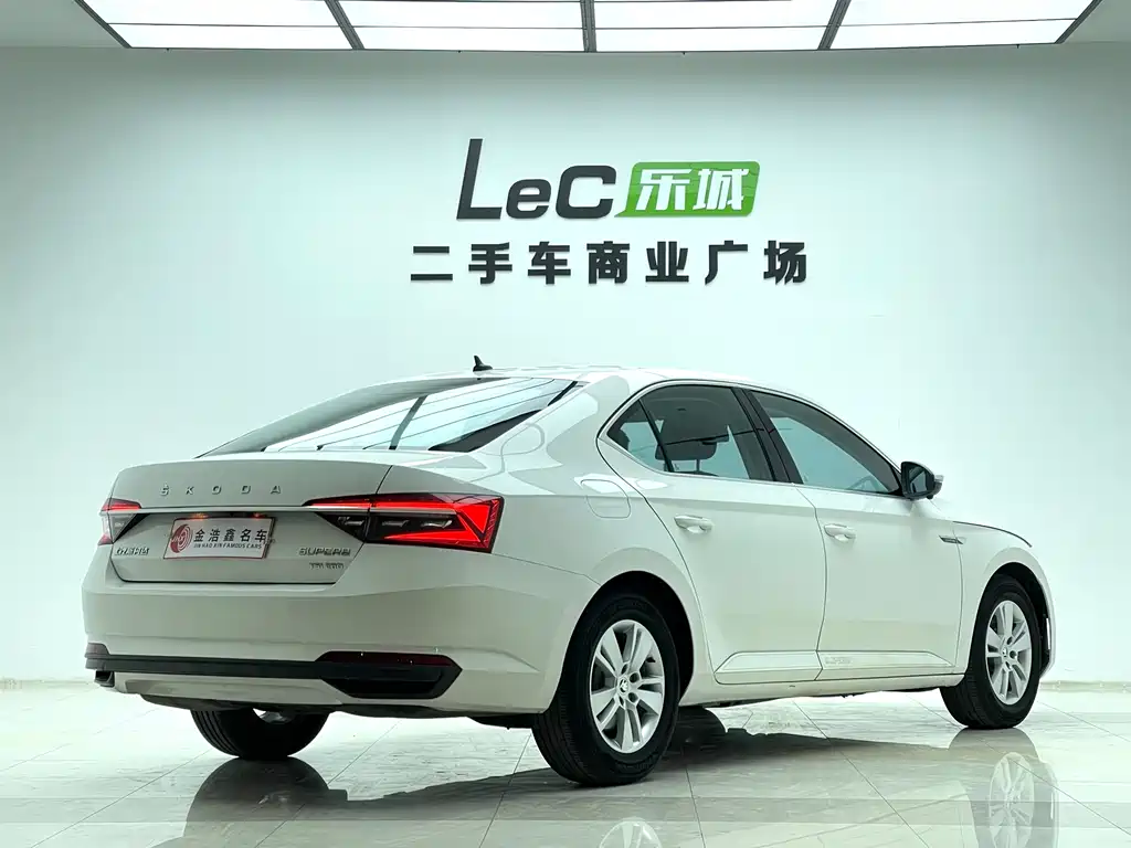 Skoda Superb — фото 20