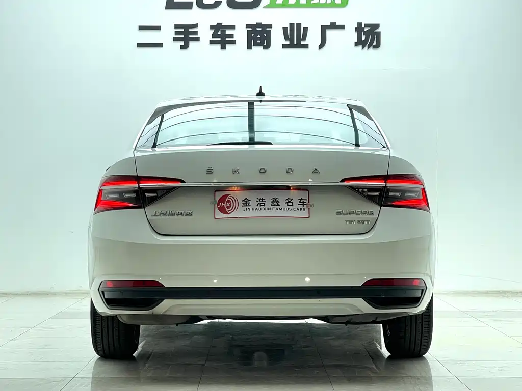 Skoda Superb — фото 22