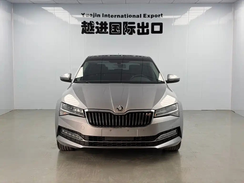 Skoda Superb — фото 2