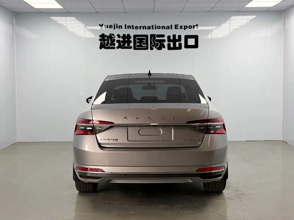 Skoda Superb — фото 9