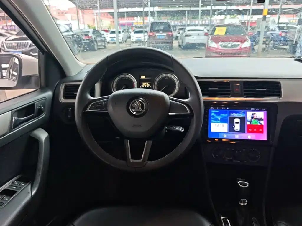 Skoda Rapid — фото 11