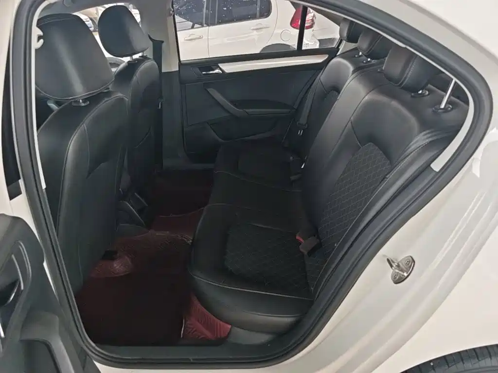 Skoda Rapid — фото 17