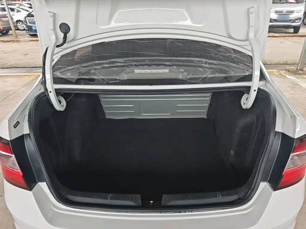 Skoda Rapid — фото 19