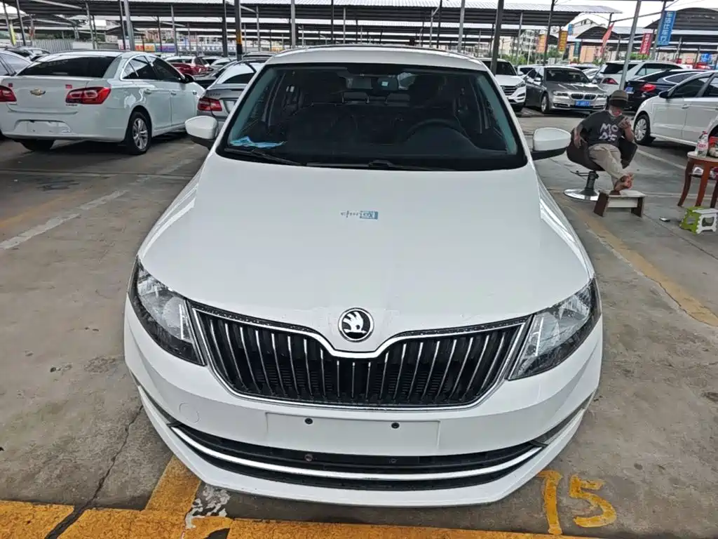 Skoda Rapid — фото 3