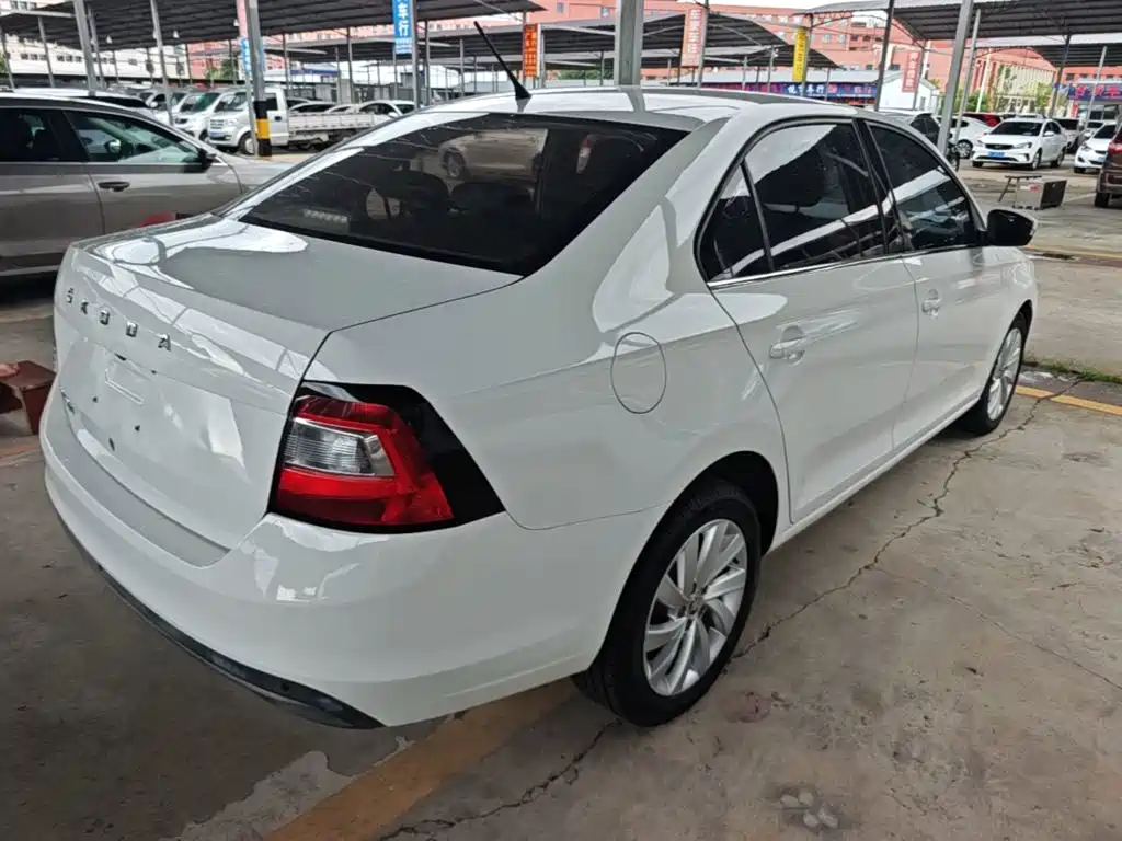 Skoda Rapid — фото 7