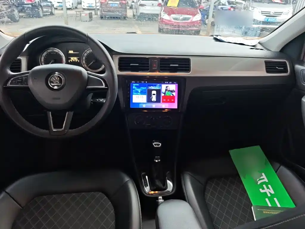 Skoda Rapid — фото 10