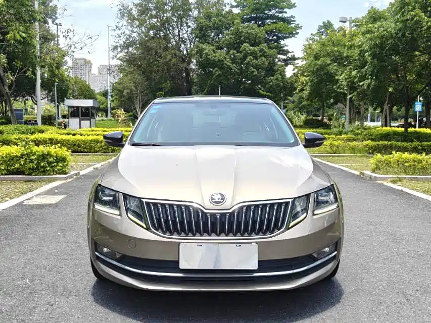 Skoda Octavia — фото 2