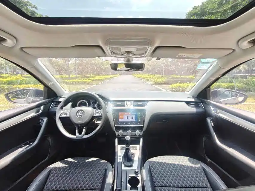 Skoda Octavia — фото 4