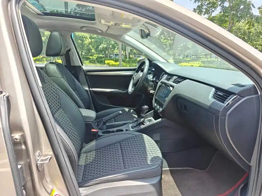 Skoda Octavia — фото 5