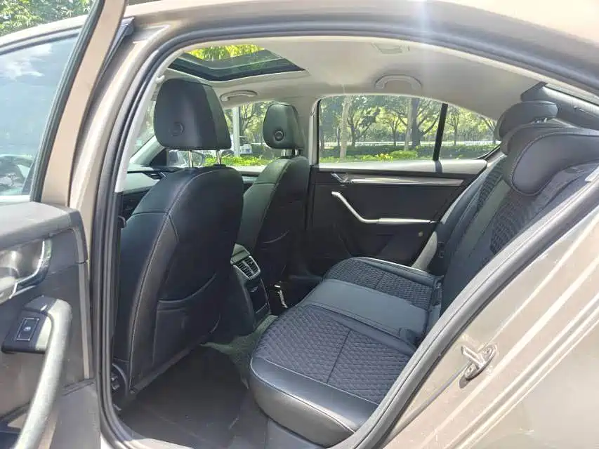 Skoda Octavia — фото 6
