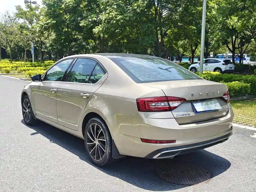 Skoda Octavia — фото 8