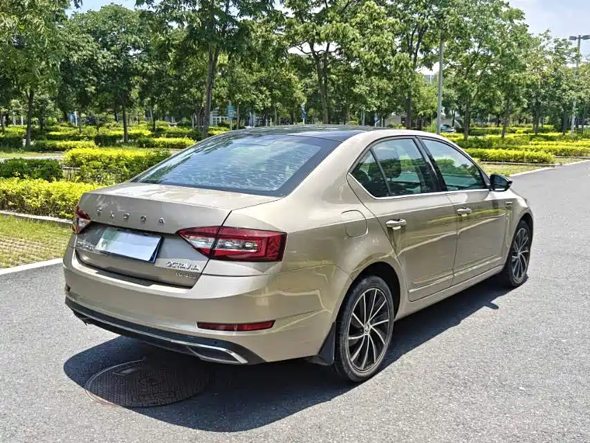 Skoda Octavia — фото 10