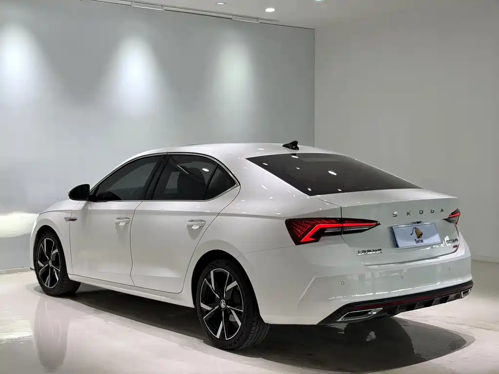 Skoda Octavia — фото 4