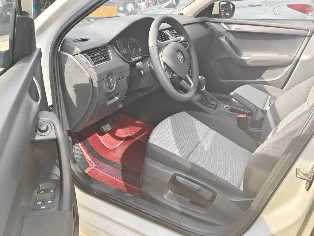 Skoda Octavia — фото 4